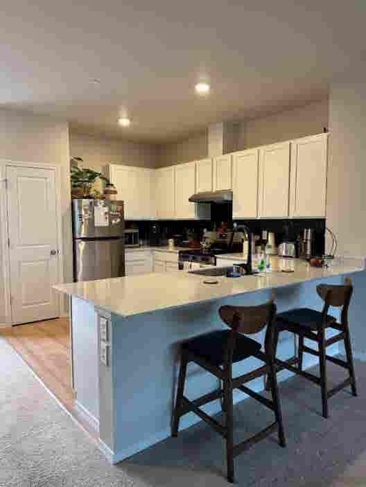 Large furnished room in townhouse