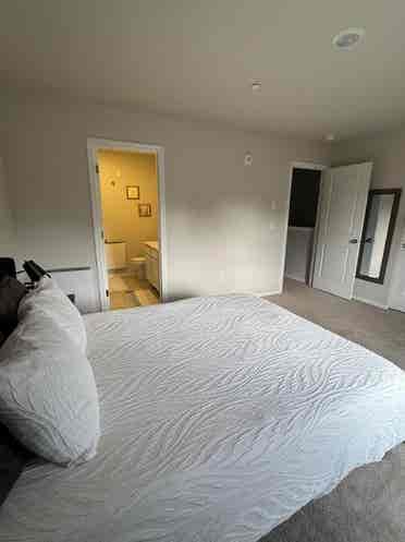 Large furnished room in townhouse