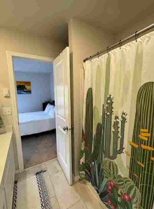 Large furnished room in townhouse