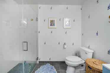Private room with share bathroom