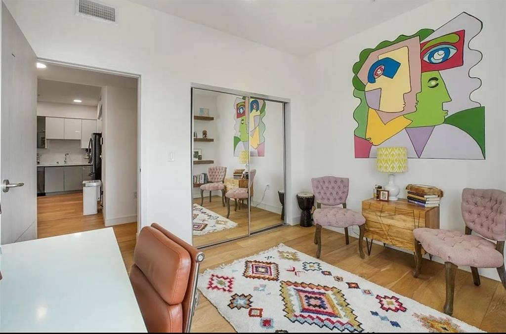 Private room with share bathroom