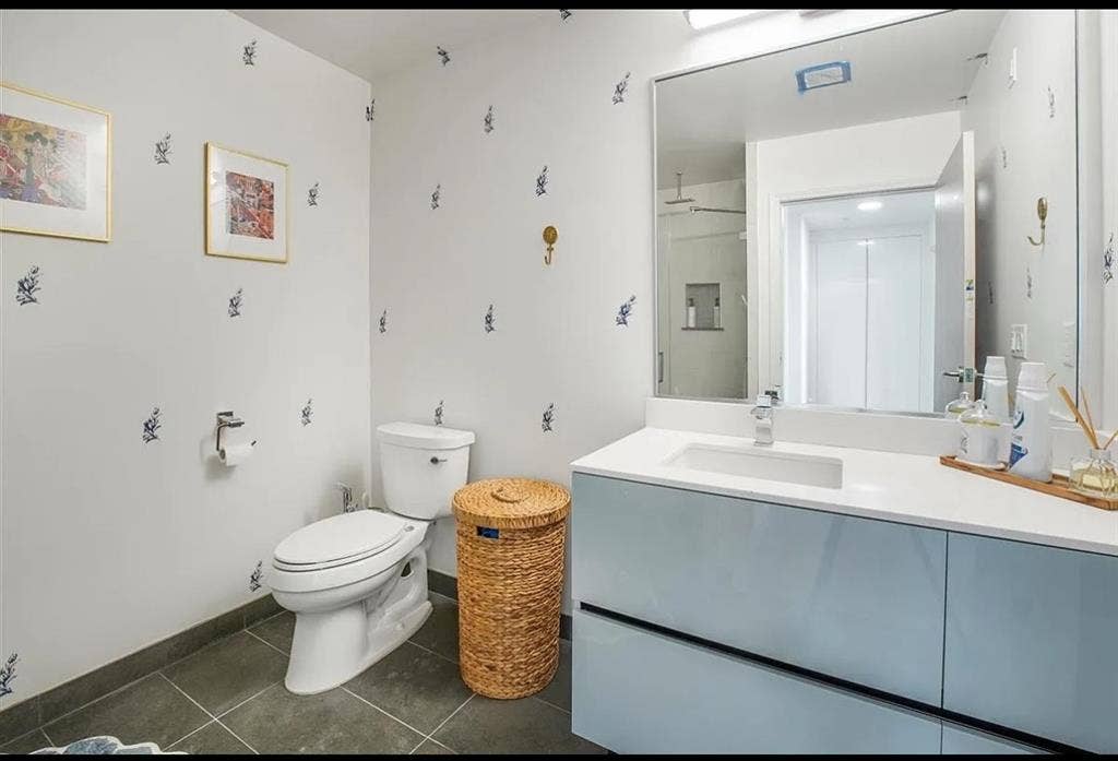 Private room with share bathroom