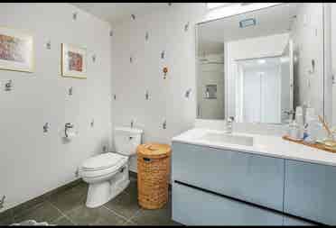 Private room with share bathroom