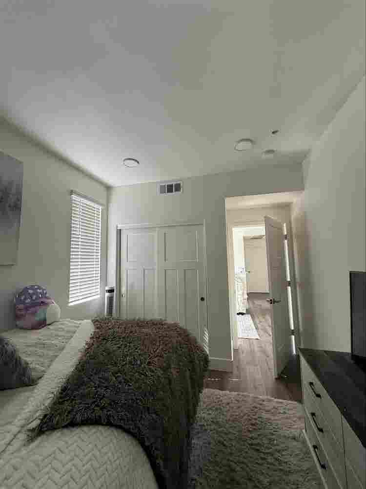 1 room available September 1st