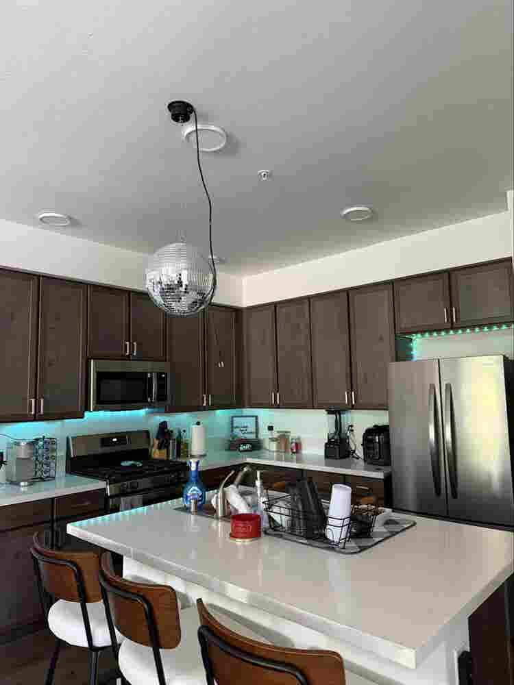 1 room available September 1st