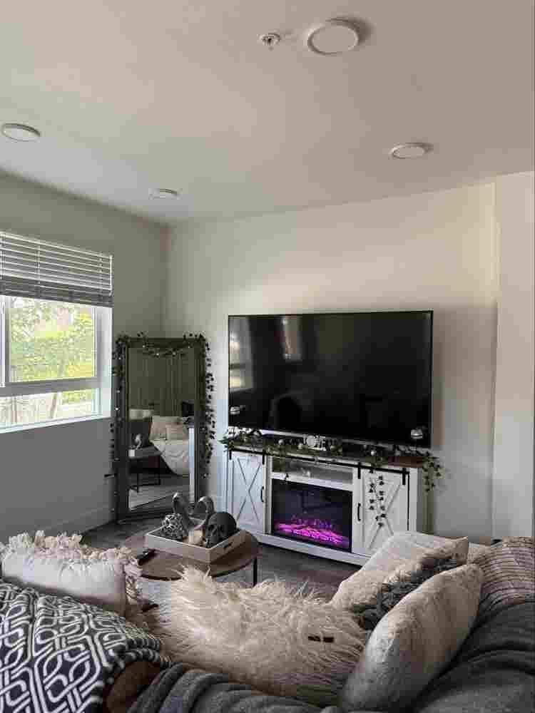 1 room available September 1st