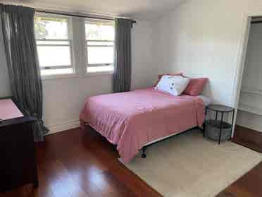A spacious, sunny single bedroom