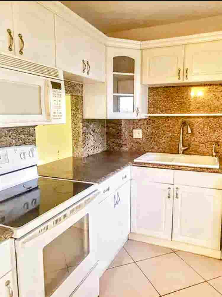 Unfurnished room with Private bath