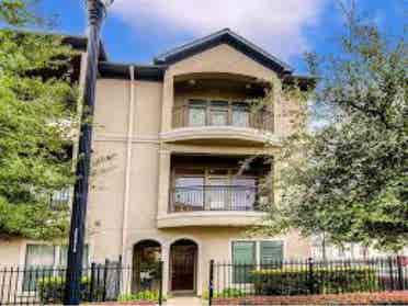 Room in Midtown 3 Floor townhouse