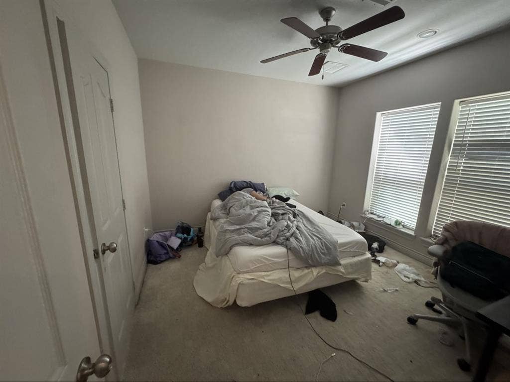 Room in Midtown 3 Floor townhouse