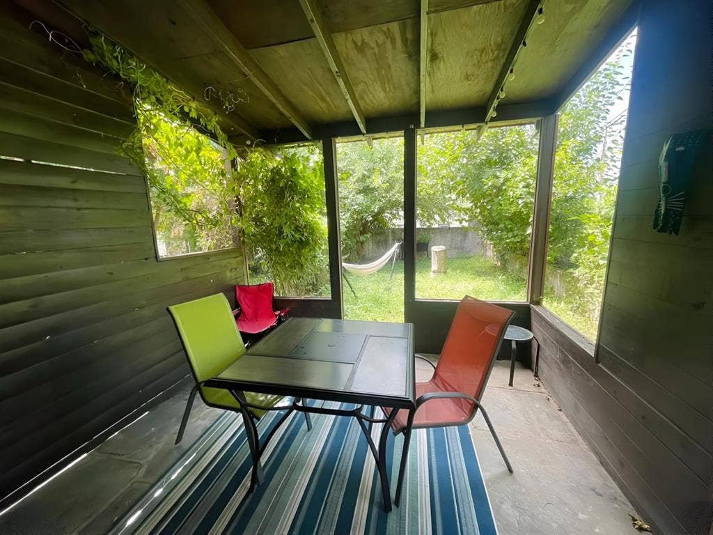 PRIVATE ROOM IN FURNISHED HOUSE