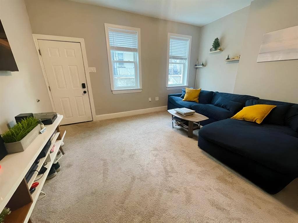 PRIVATE ROOM IN FURNISHED HOUSE