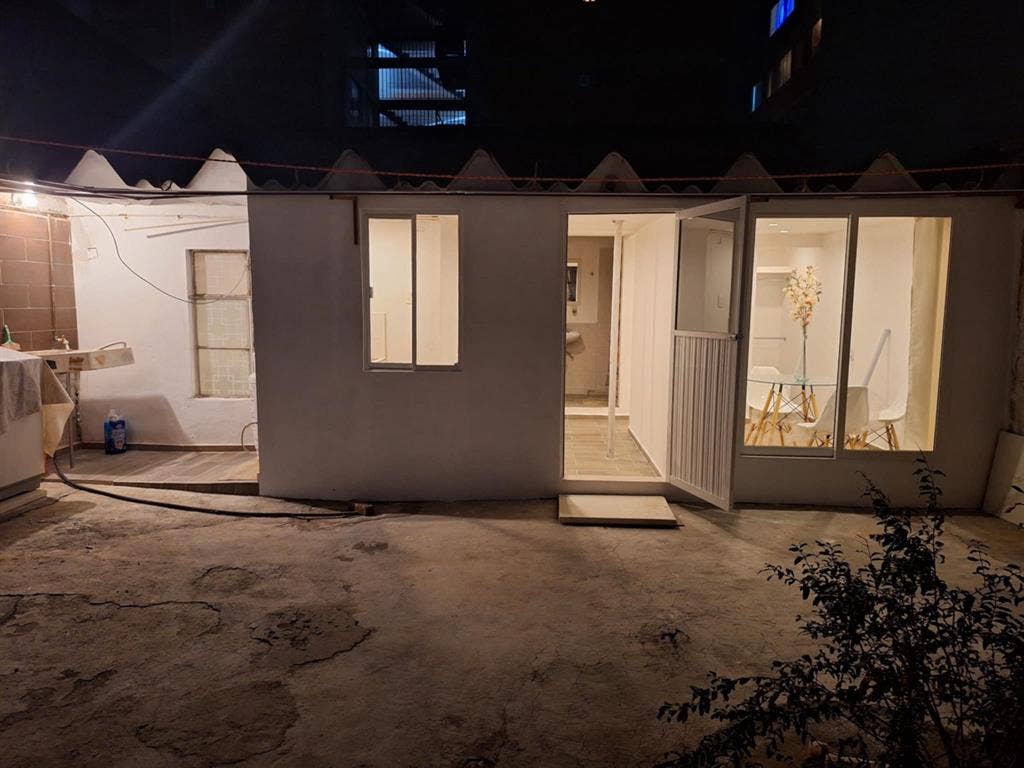 Se renta miniestudio con baño 1 per