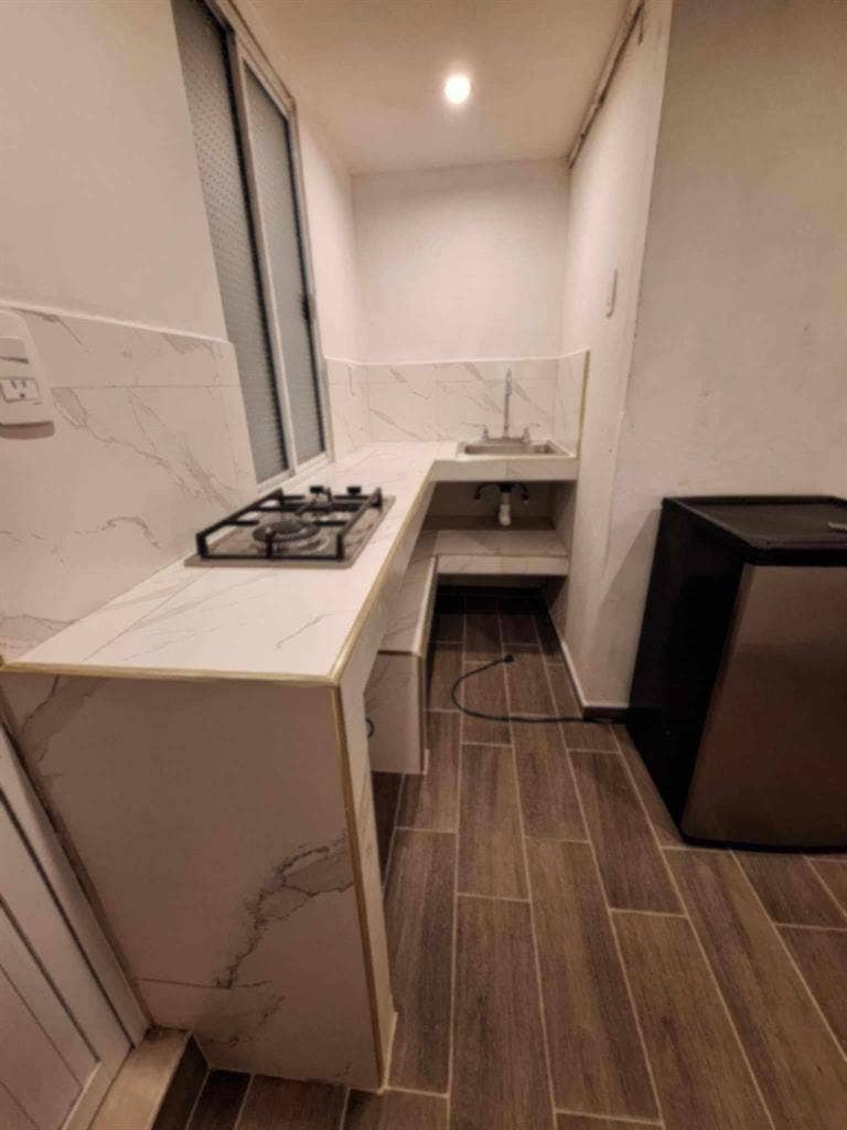 Se renta miniestudio con baño 1 per