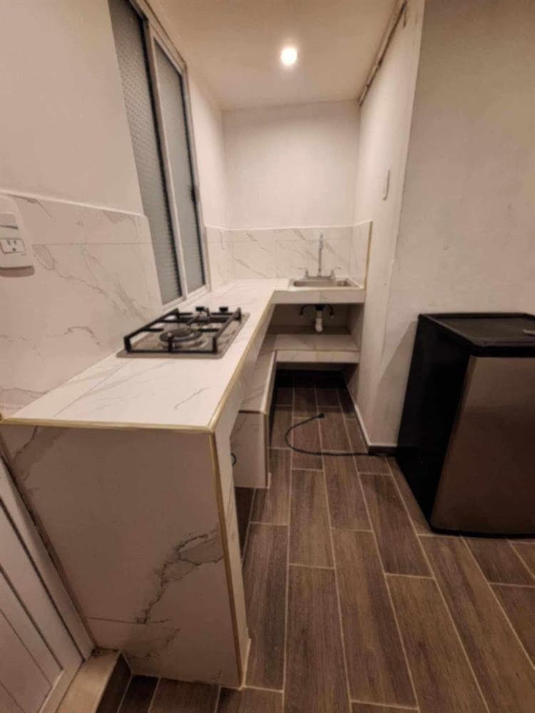 Se renta miniestudio con baño 1 per