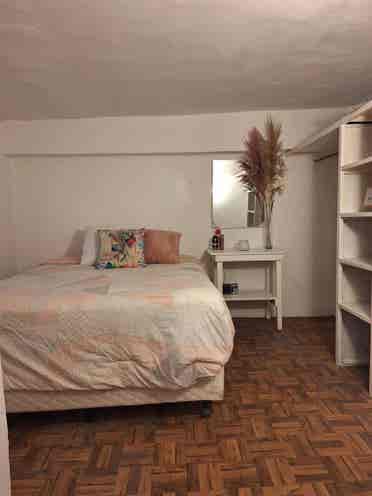 Se renta miniestudio con baño 1 per