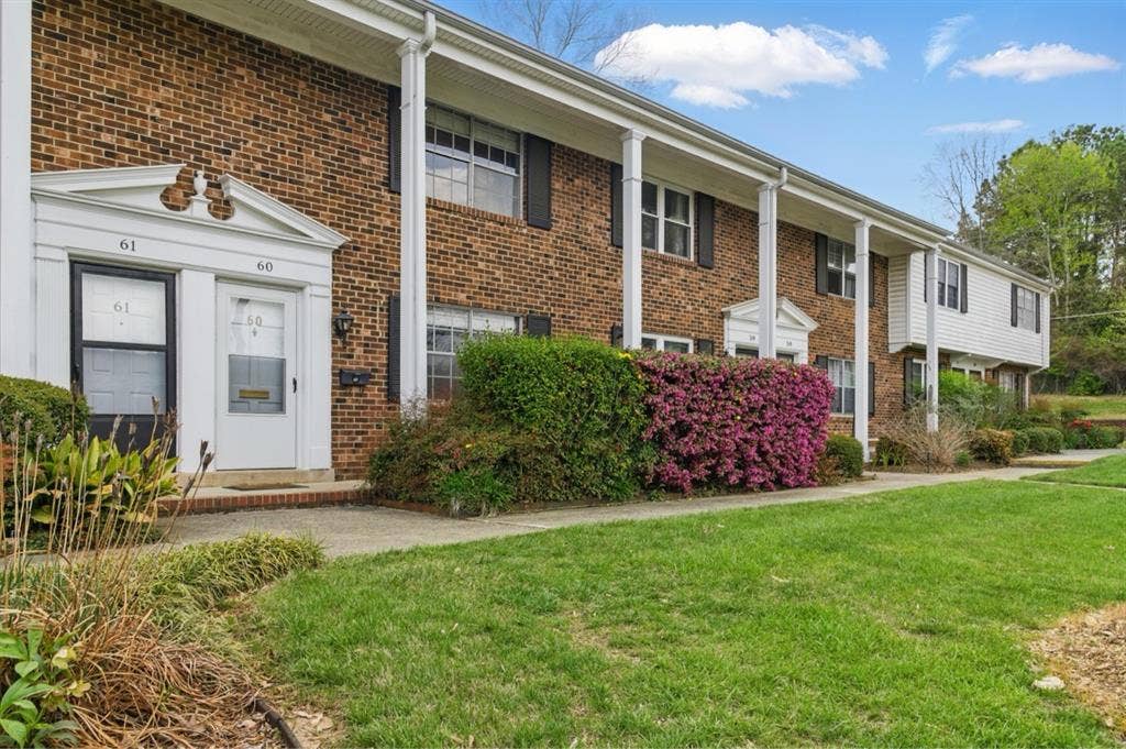 Seeking roommate in Chapel Hill