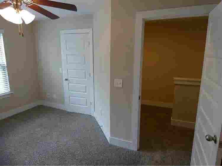 Need Roommate for Oct 1st!