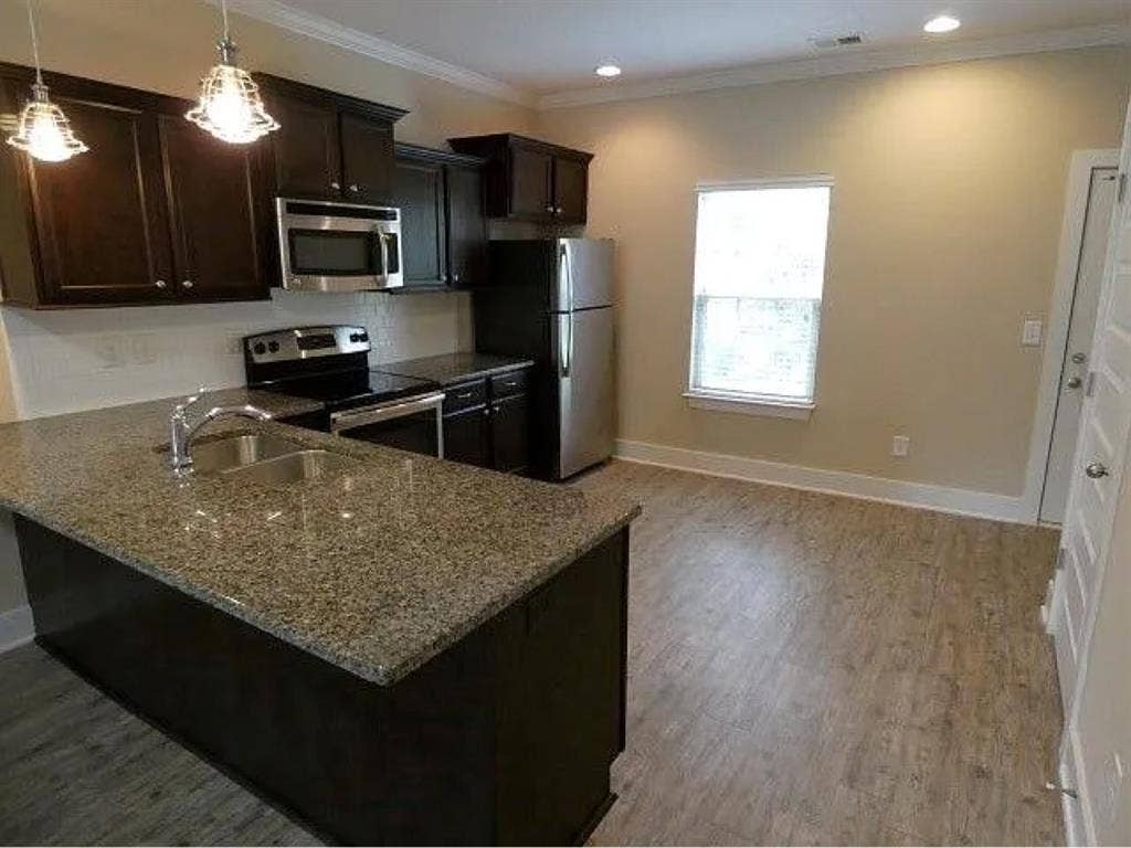 Need Roommate for Oct 1st!