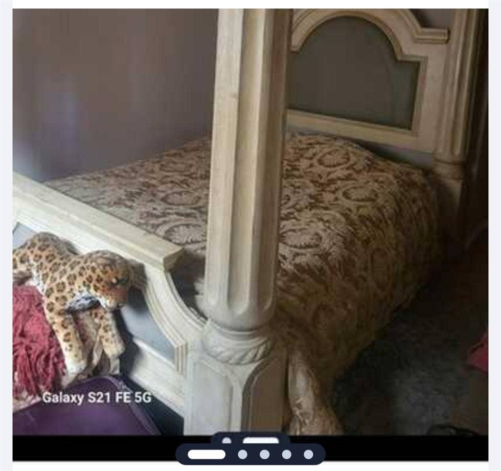 Bedroom with queen bed comp. desk