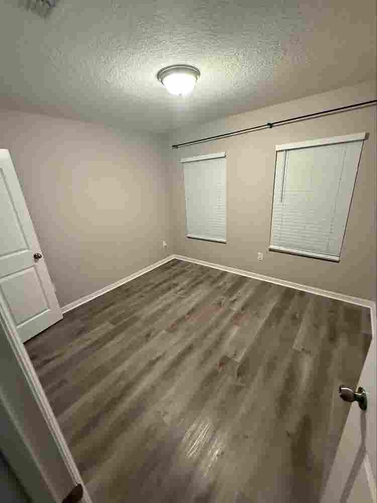 2 rooms available