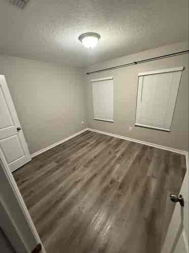 2 rooms available