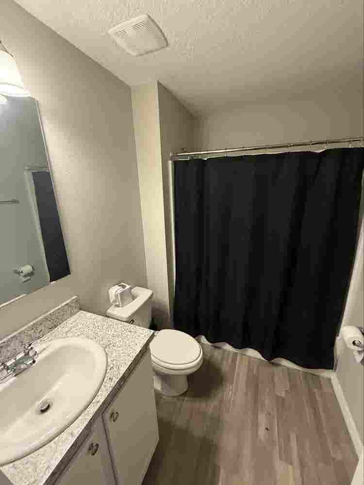 2 rooms available