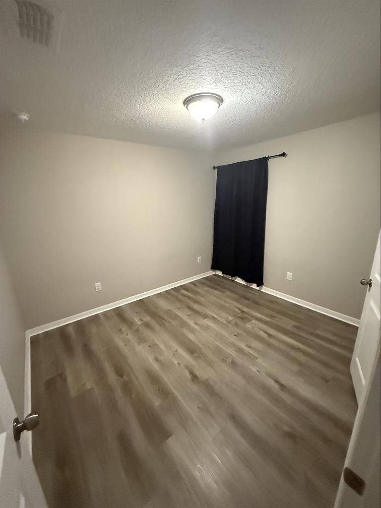 2 rooms available