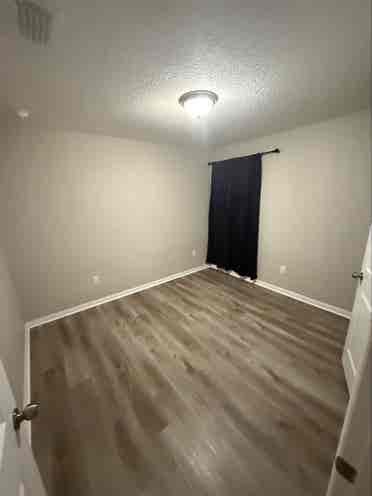 2 rooms available