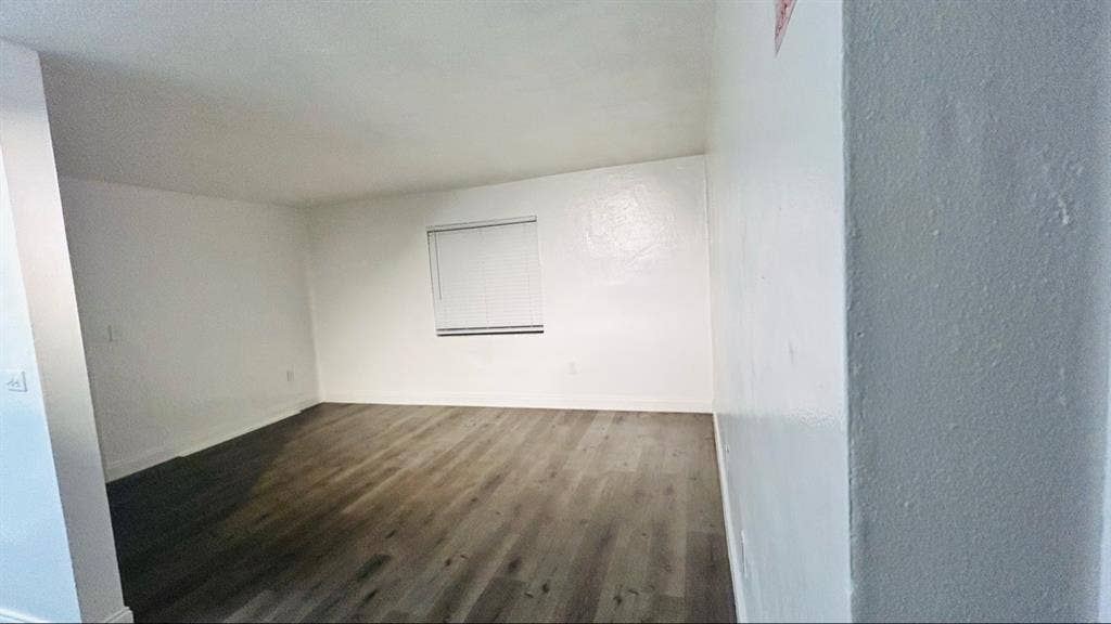 Looking to Share my bedroom