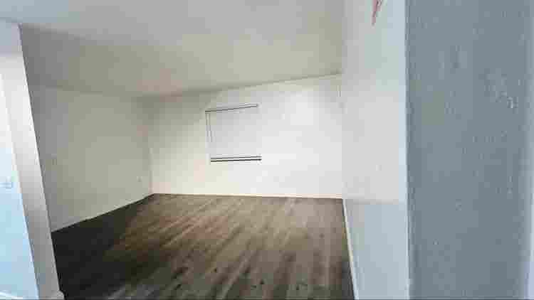 Looking to Share my bedroom