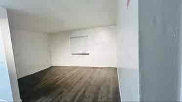 Looking to Share my bedroom