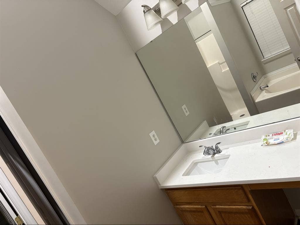 Master bedroom/Private Bathroom