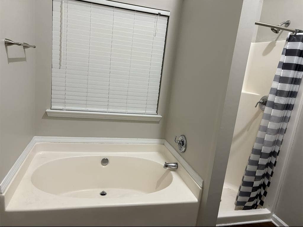 Master bedroom/Private Bathroom
