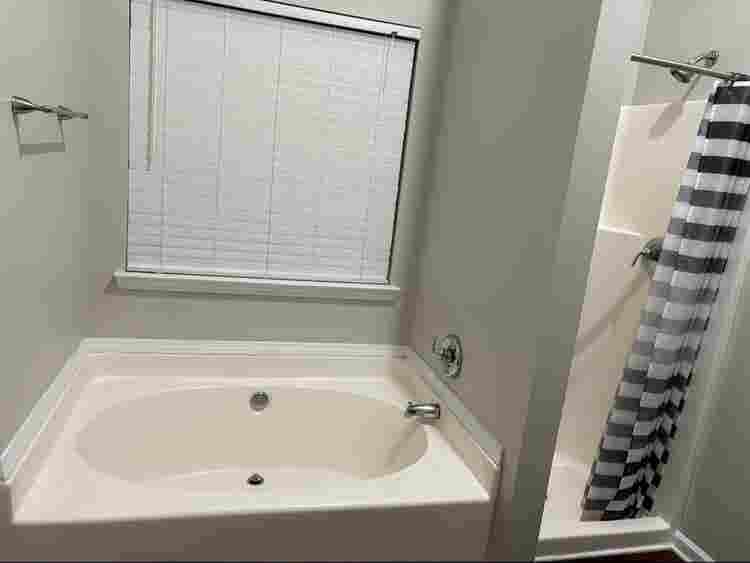 Master bedroom/Private Bathroom