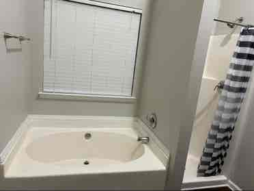 Master bedroom/Private Bathroom