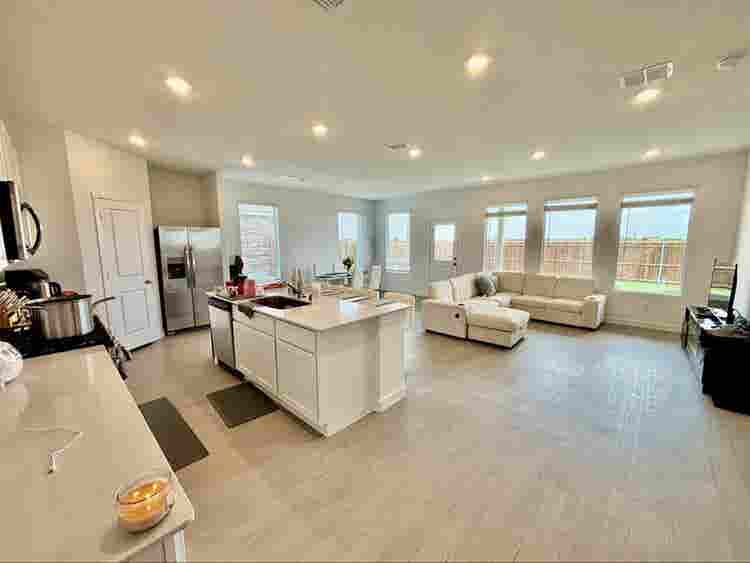 Spacious Bedroom for rent!