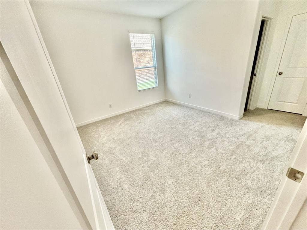 Spacious Bedroom for rent!