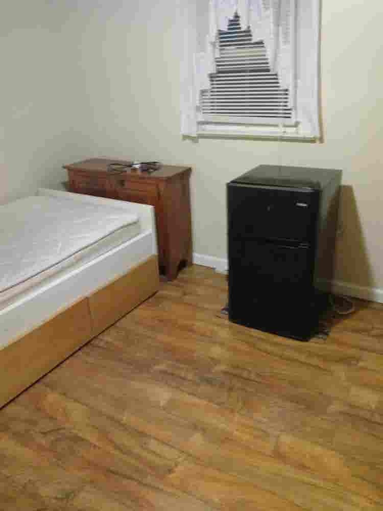 Room For Rent