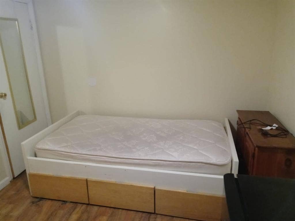 Room For Rent
