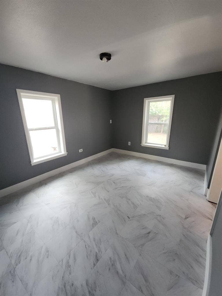 1 bdrm with kitchenette