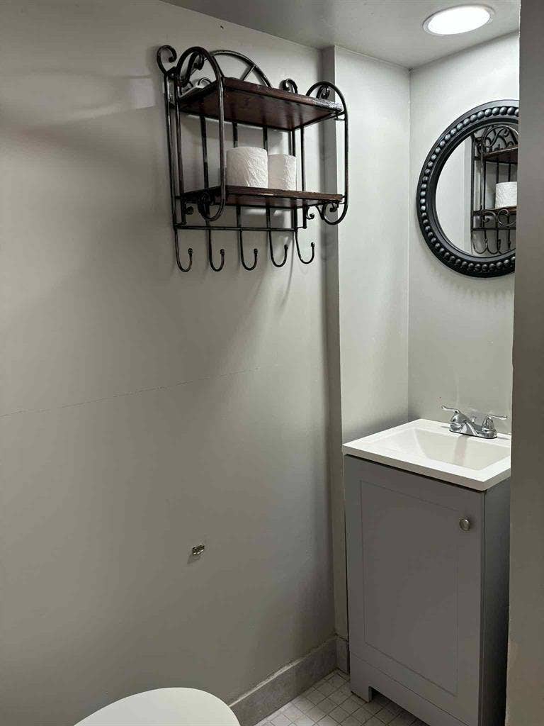 1 bdrm with kitchenette