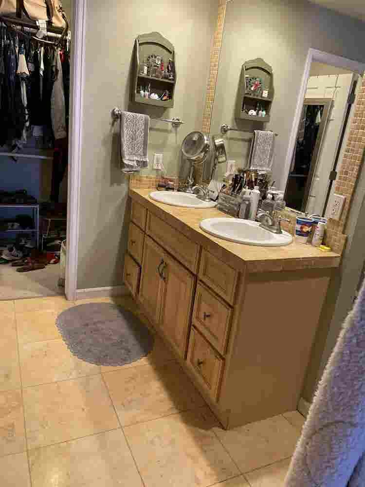 Primary suite in fantastic location