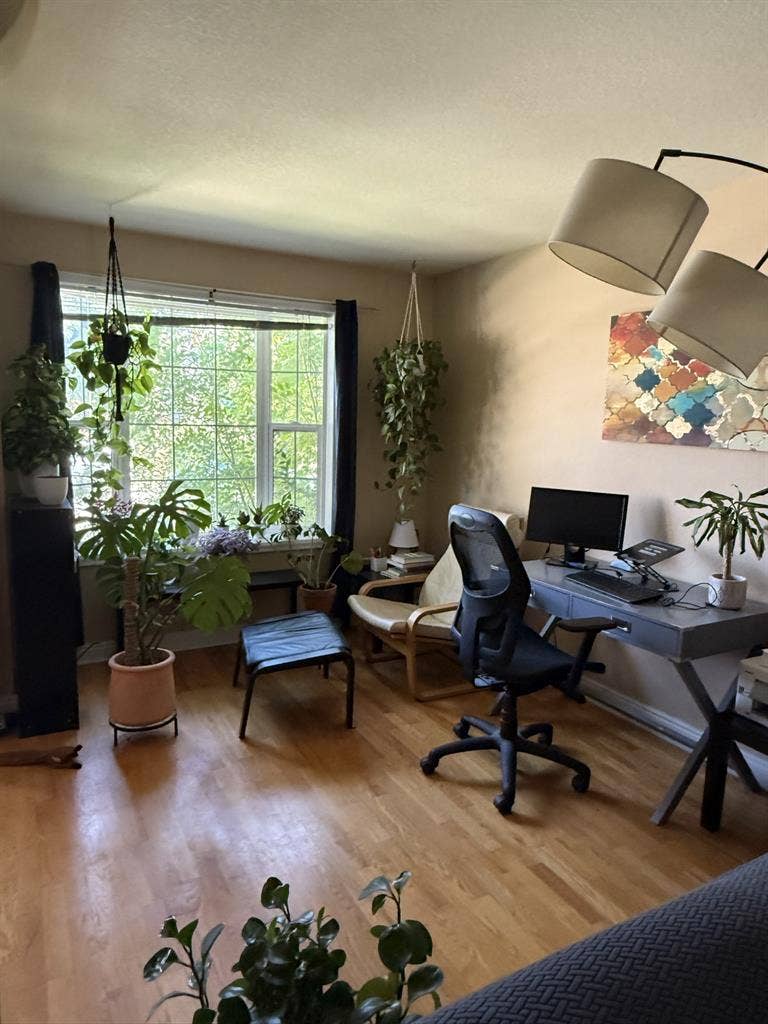 Primary suite in fantastic location