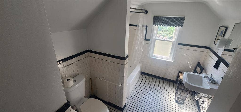 Second Floor 2BR Private Bathroom