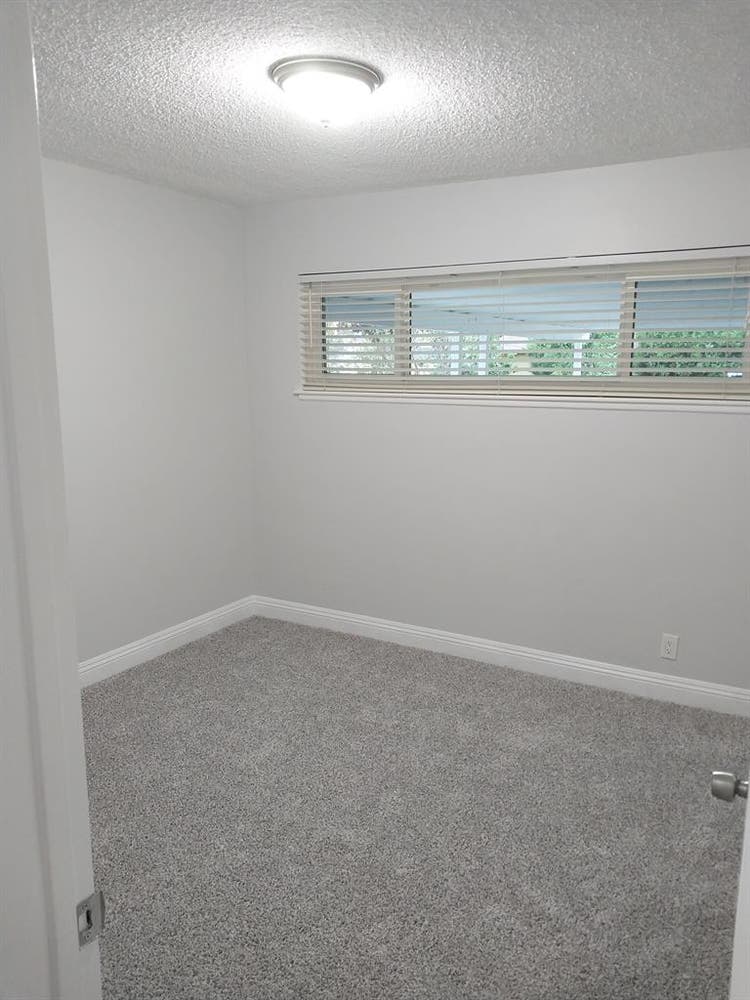 Clean room to rent in near rialto