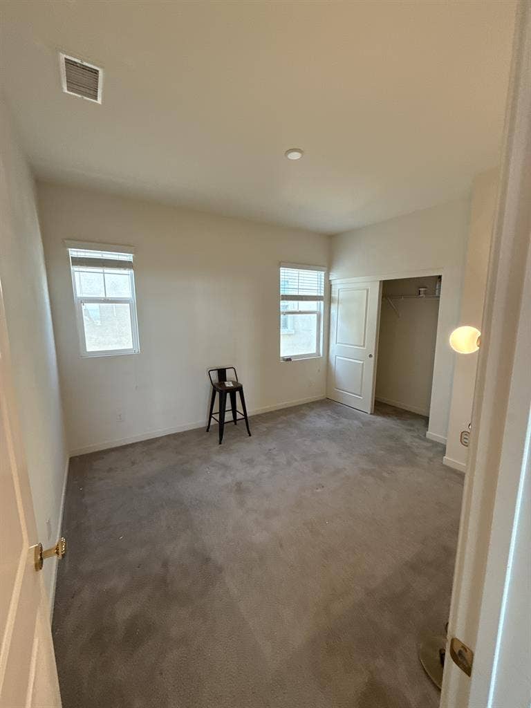 New Listing *move In asap!*