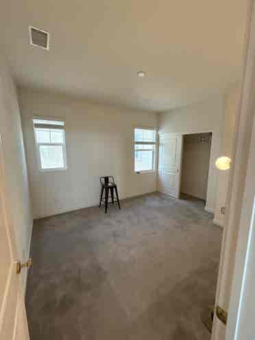 New Listing *move In asap!*
