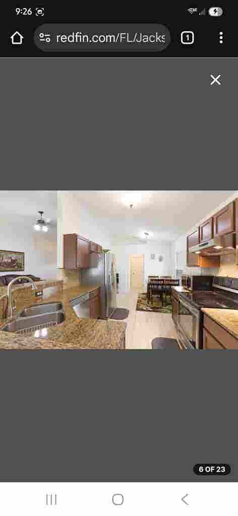 Room for rent in 3 bedroom house