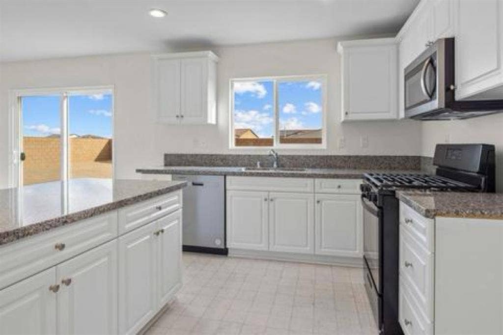 Private room w/ private bathroomm